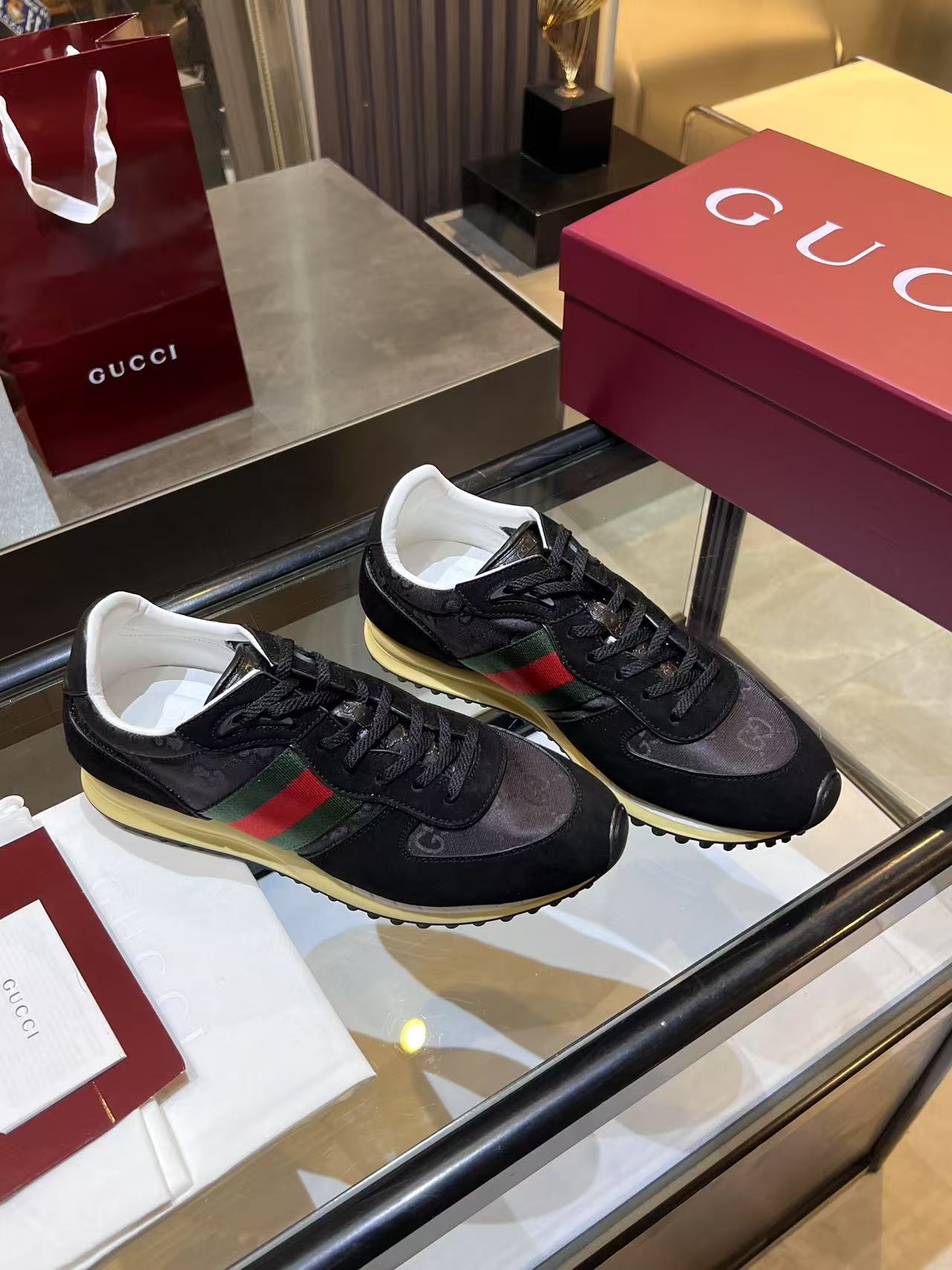 Gucci Web Stripe Runner - Black GG Monogram Red Green Low-Top
