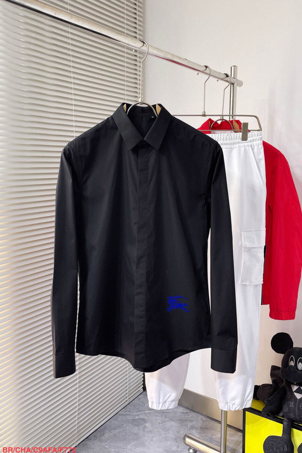 Burberry 2026 SS Equestrian Knight Embroidered Long-Sleeve Shirt — Black