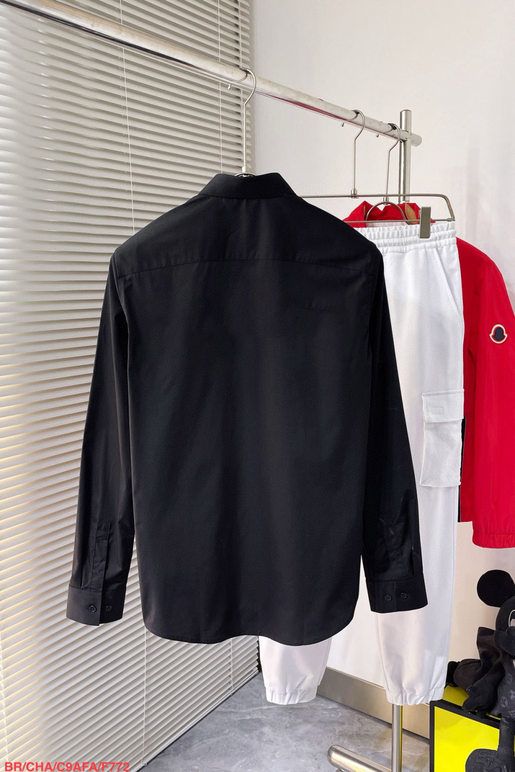 Burberry 2026 SS Equestrian Knight Embroidered Long-Sleeve Shirt — Black