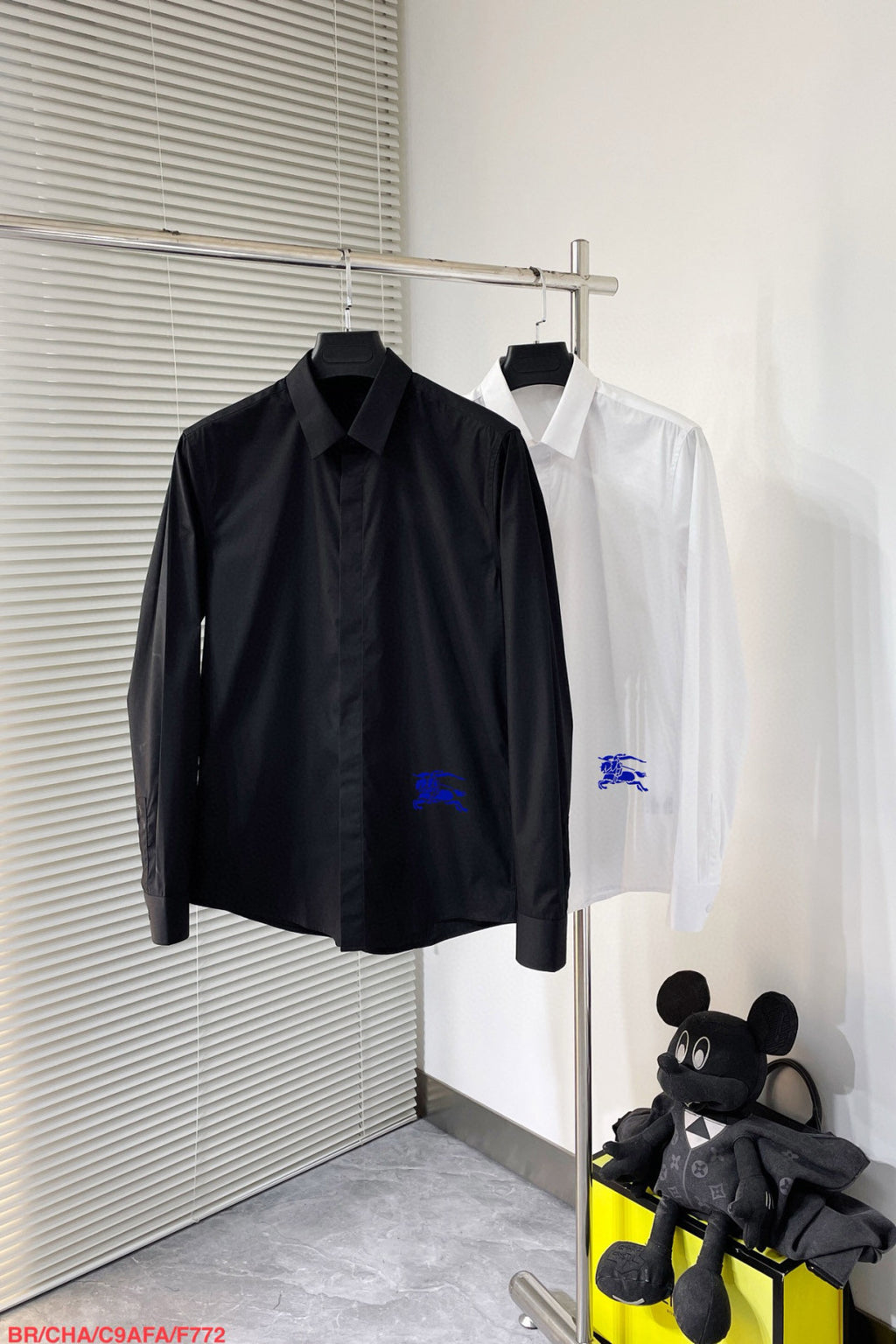 Burberry 2026 SS Equestrian Knight Embroidered Long-Sleeve Shirt — Black