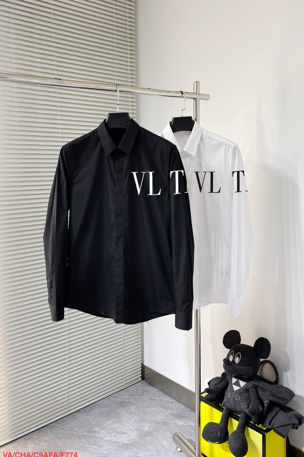 Valentino 2026 SS VLTN Logo Long-Sleeve Shirt — Black