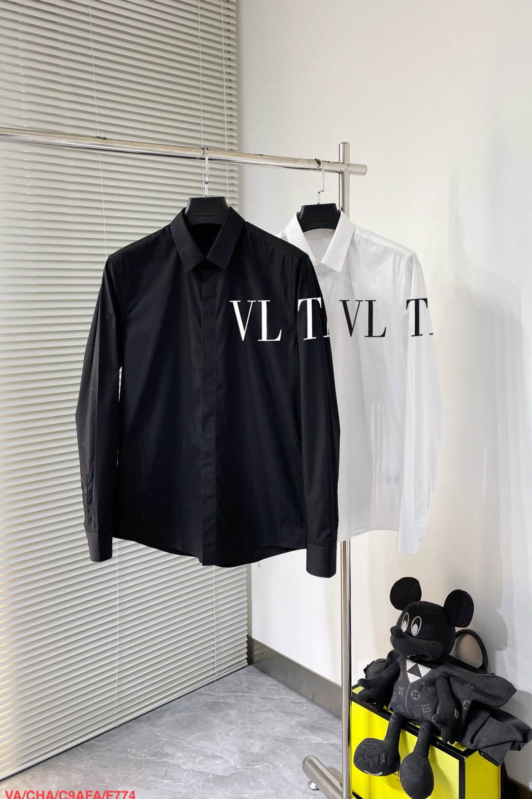 Valentino 2026 SS VLTN Logo Long-Sleeve Shirt — Black