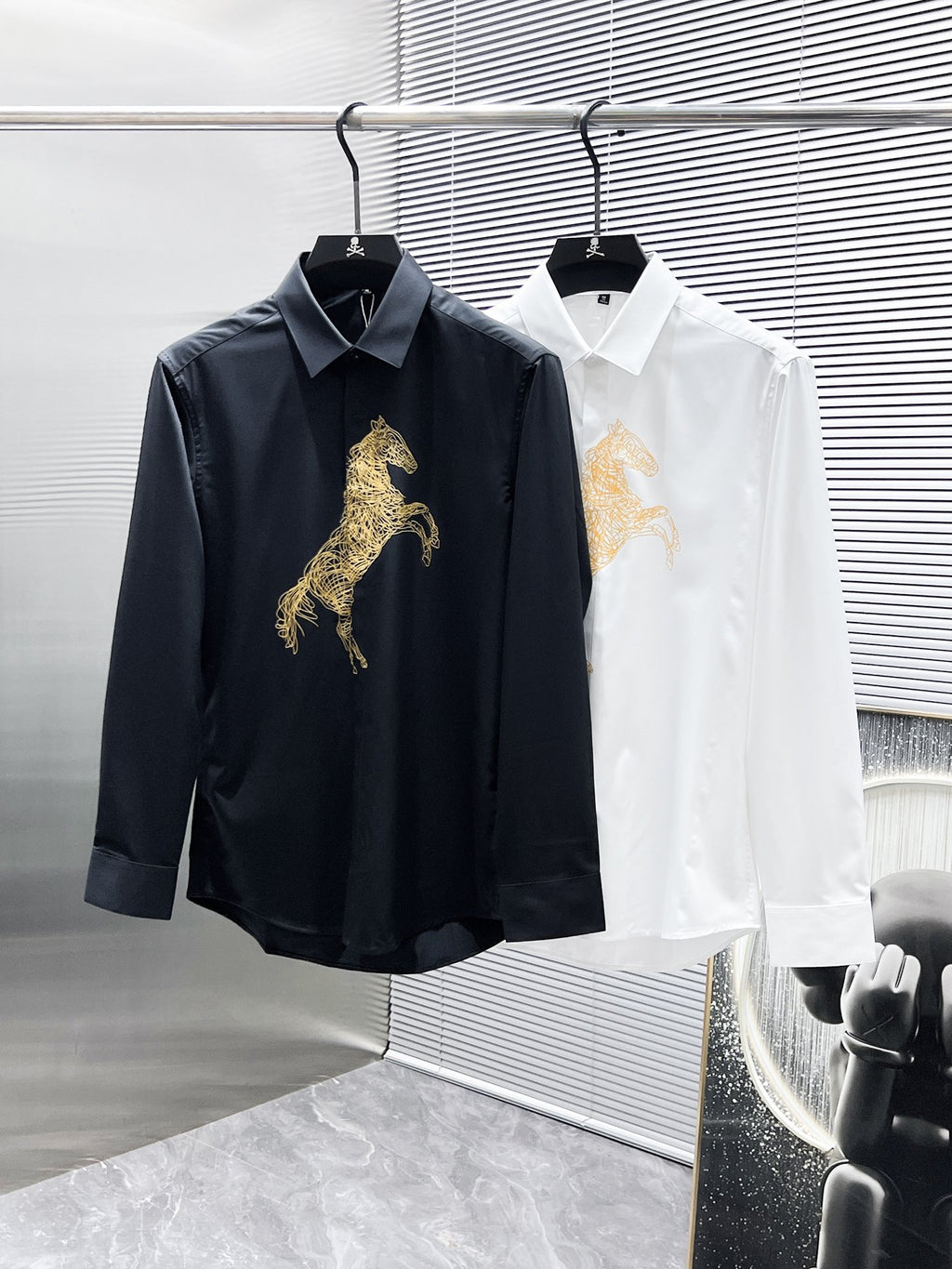 Hermès 2026 SS Rearing Horse Gold Embroidery Long-Sleeve Shirt — Black