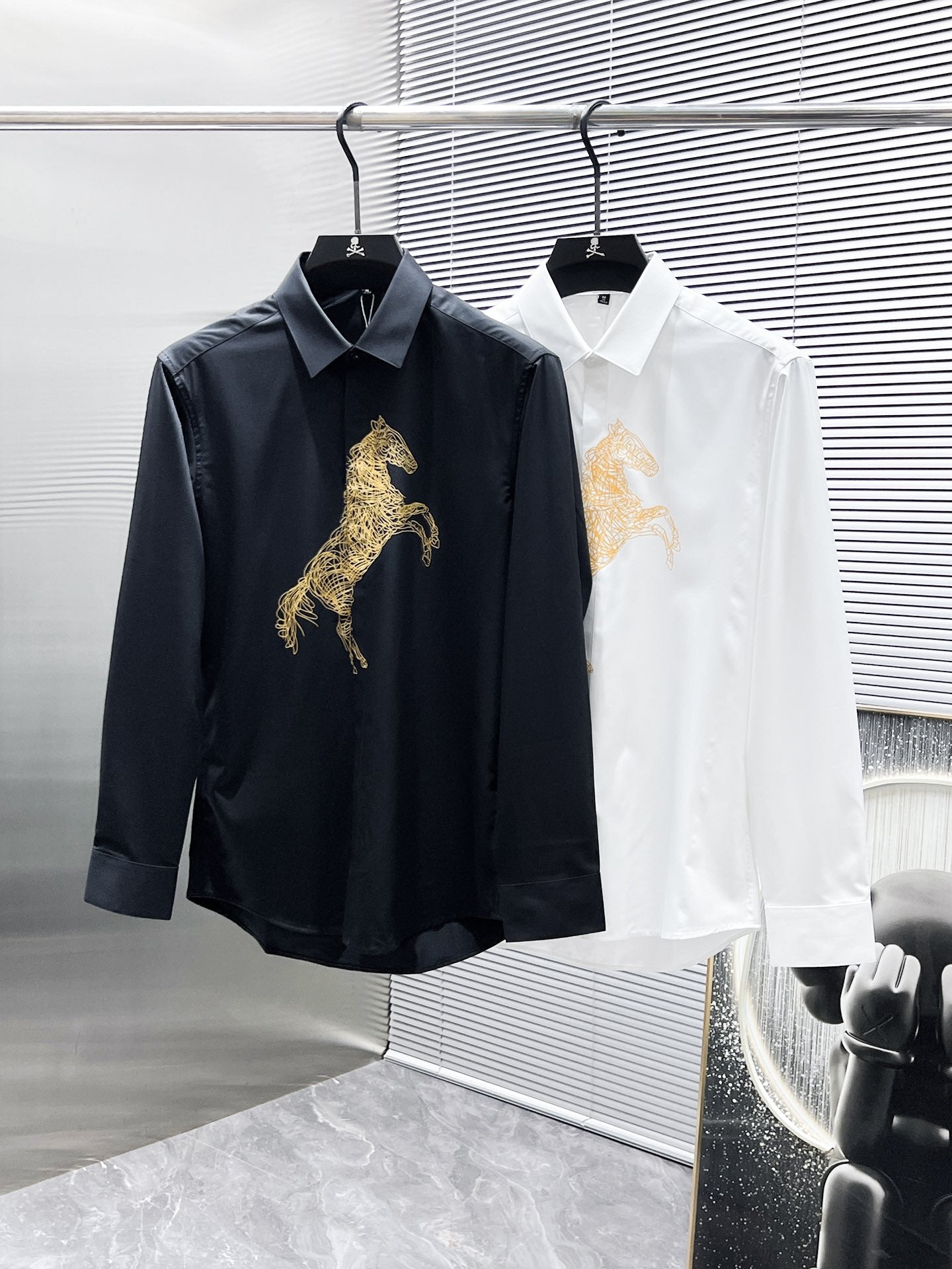 Hermès 2026 SS Rearing Horse Gold Embroidery Long-Sleeve Shirt — Black