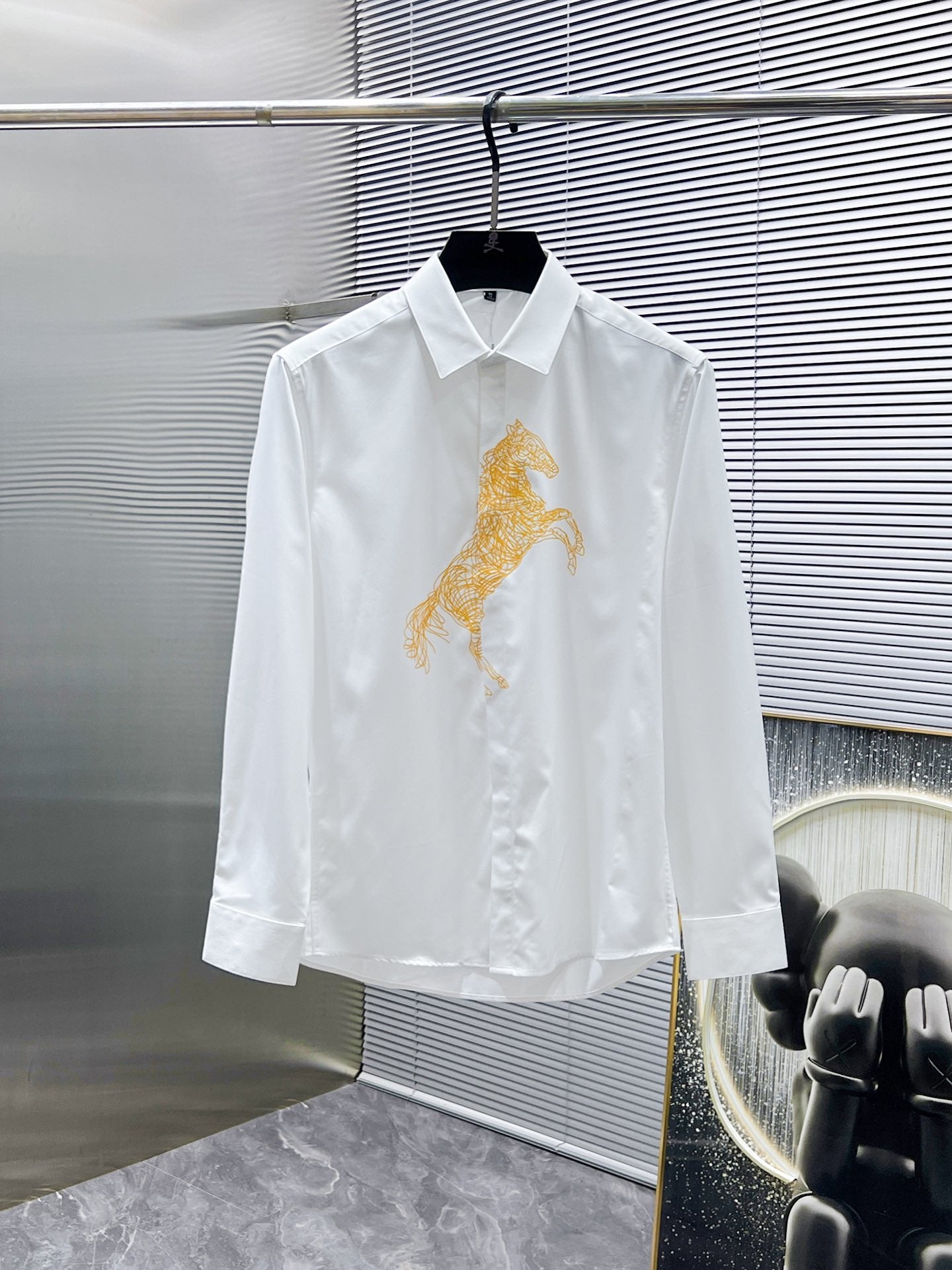 Hermès 2026 SS Rearing Horse Gold Embroidery Long-Sleeve Shirt — White