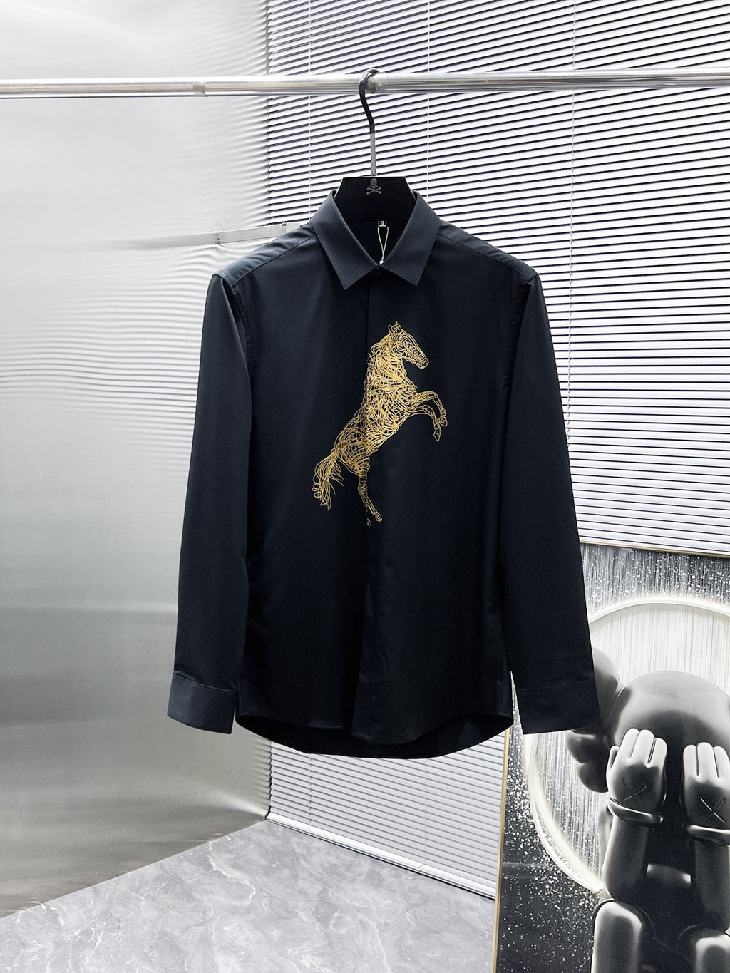 Hermès 2026 SS Rearing Horse Gold Embroidery Long-Sleeve Shirt — Black