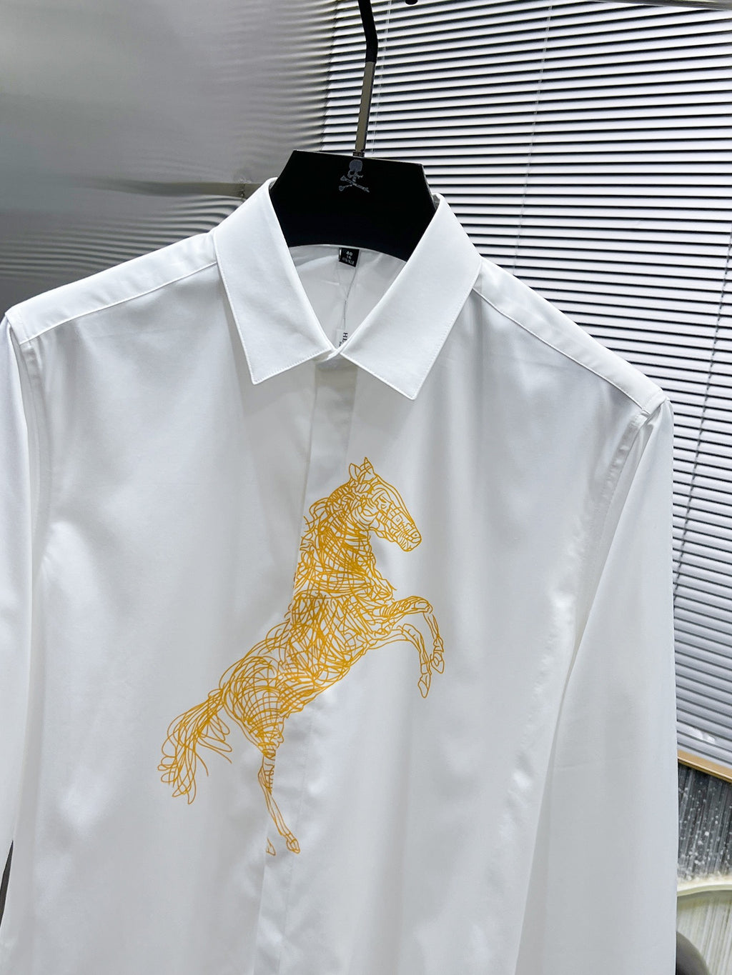 Hermès 2026 SS Rearing Horse Gold Embroidery Long-Sleeve Shirt — Black